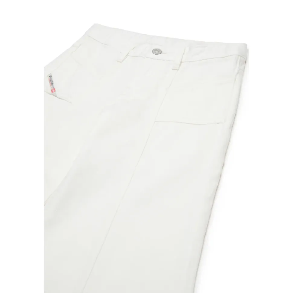 Białe dżinsy typu flare