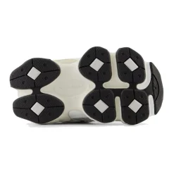 9060 Bungee Sneakers