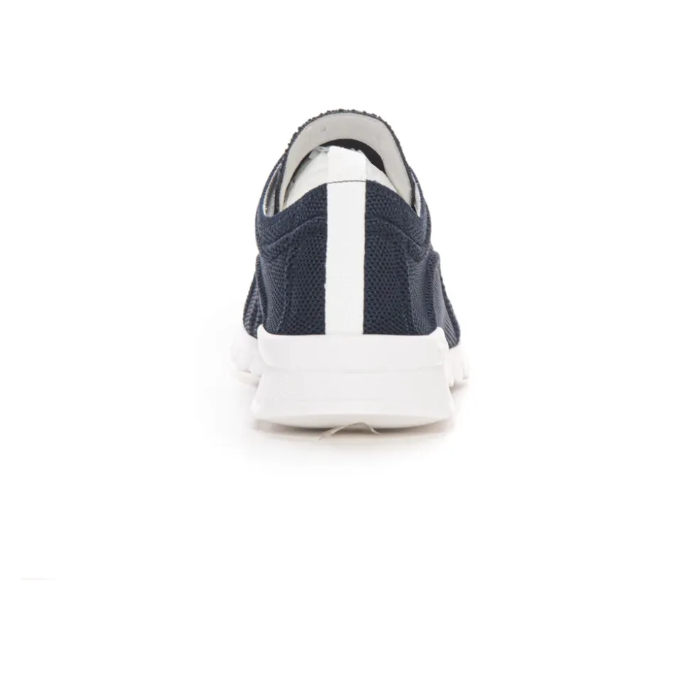 Canvas sneaker