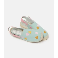 Espadryle z tkaniny z haftowanym sercem