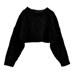 Krótki sweter z warkoczowym splotem