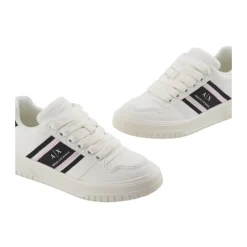 Sneakersy z kontrastowymi paskami