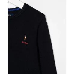 Stylowy sweter wkładany przez głowę