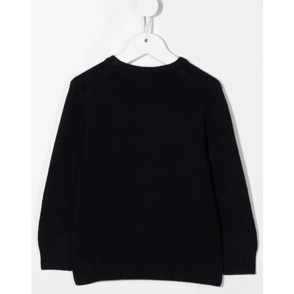 Stylowy sweter wkładany przez głowę