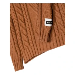 Sweter z dzianiny kablowej